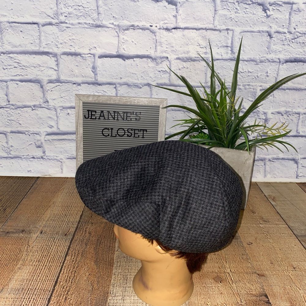 Country gentleman british ivy cap wool 
Size L 
Gray and black